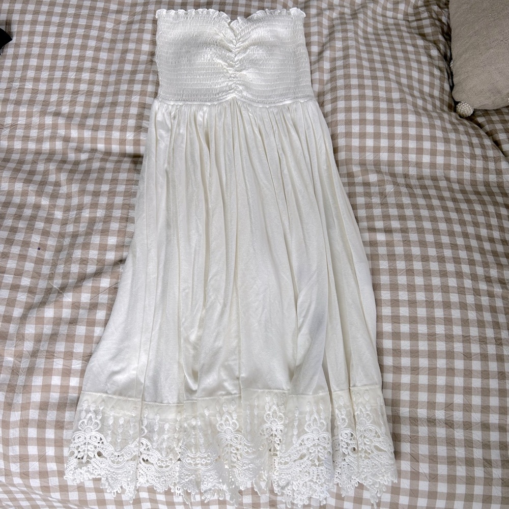 Plum Pretty Sugar strapless white dress